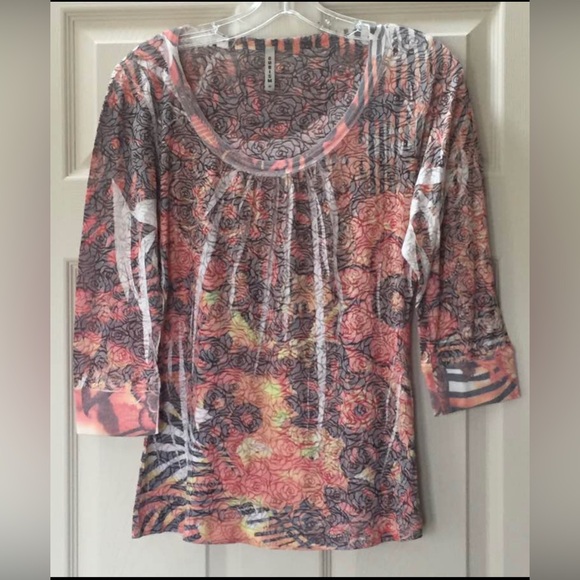cubism Tops - Cubism Pullover Top Size Medium